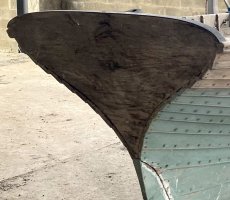 Tableau arrière, ici celui particulièrement élégant de la yole-promenade (…)