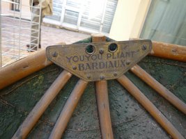 Youyou pliant Bardiaux, plaque