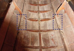 Platine de préceinte pour barre de pieds