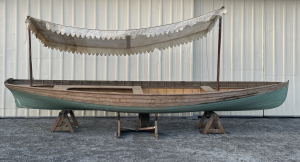 Le tendelet du canot à voile de promenade du Carré des canotiers (vers (…)